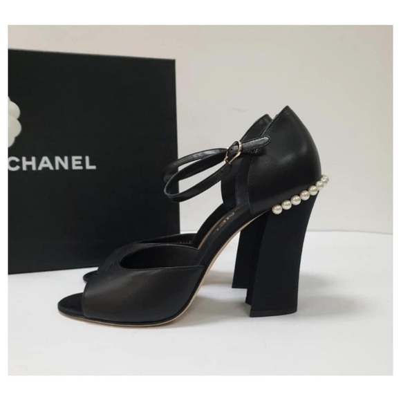 Chanel - Picture 4 of 11